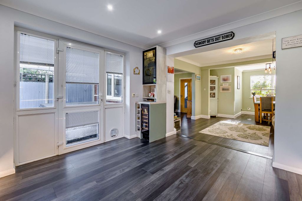 Property photo 3 of 41