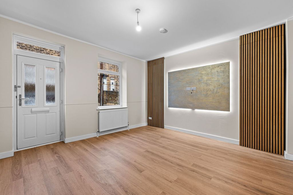 Property photo 3 of 31