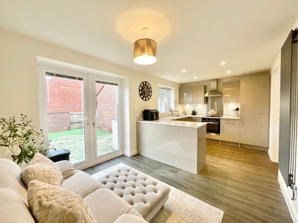 Property photo 2 of 27