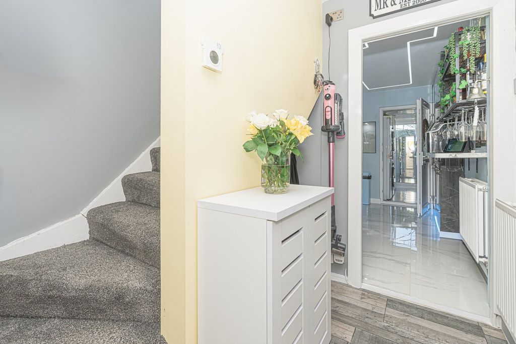 Property photo 3 of 34