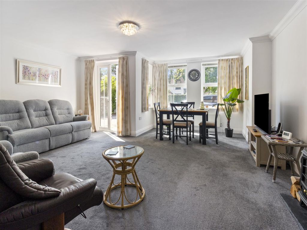 Property photo 2 of 21 2 Seacroft Appartments-001.Jpg