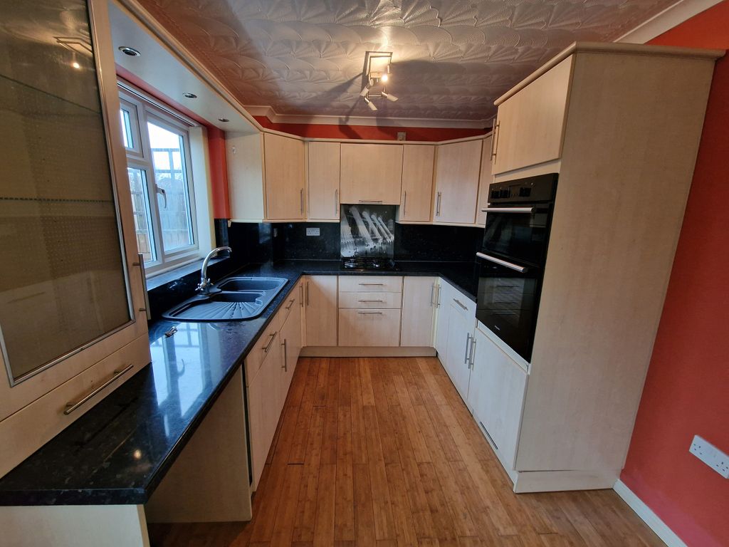 Property photo 3 of 14 Kitchen