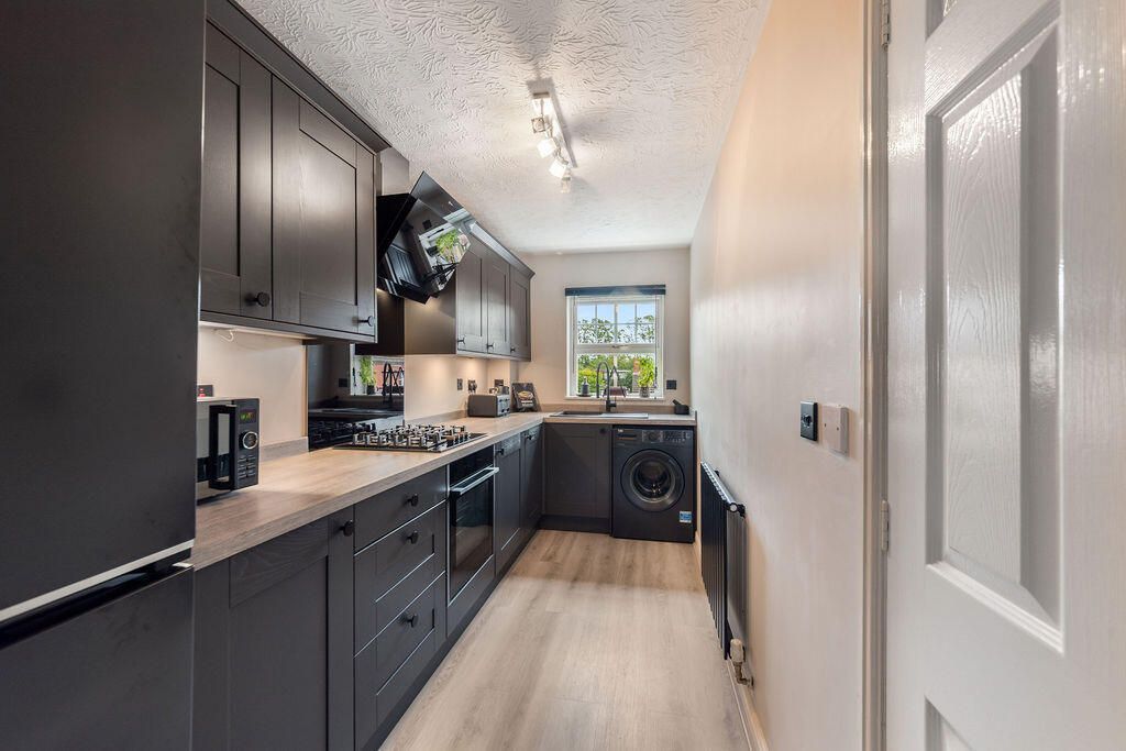 Property photo 3 of 13 Kitchen
