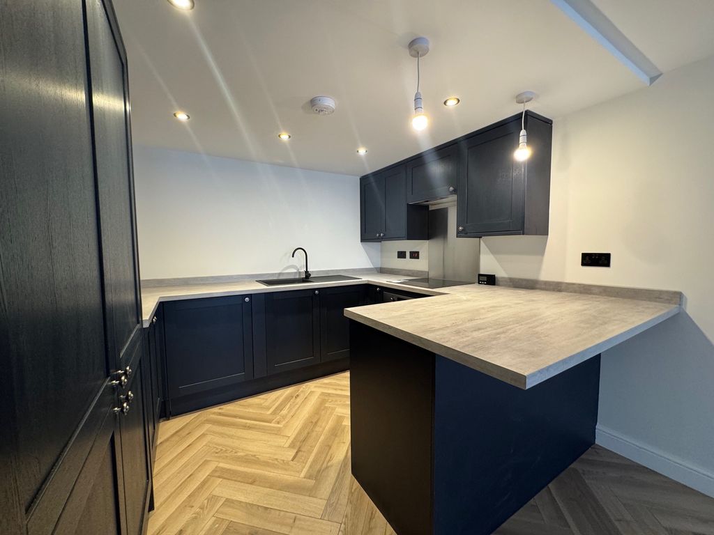 Property photo 2 of 10 Kitchen