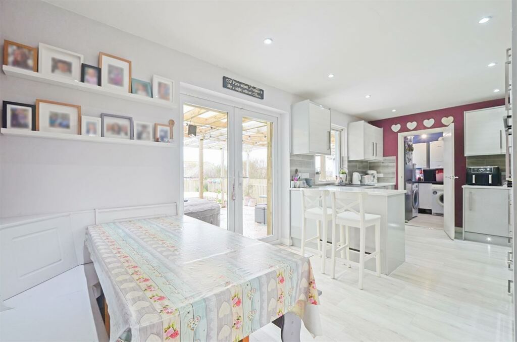 Property photo 3 of 22 Kitchen/Diner