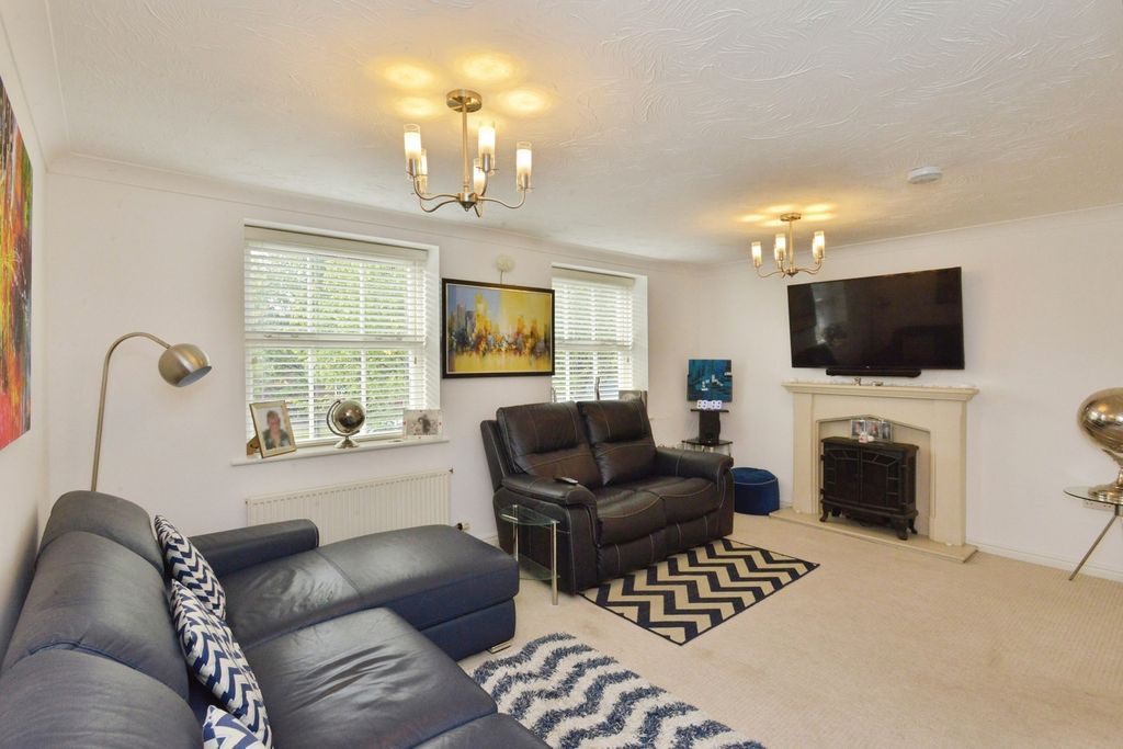 Property photo 2 of 17 Photo