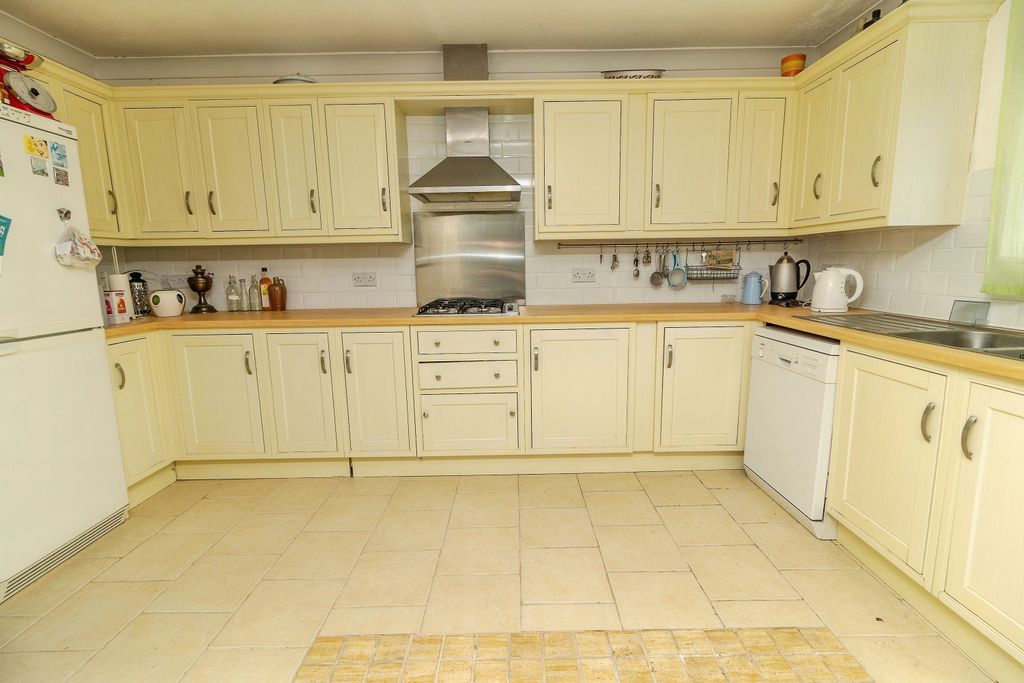Property photo 3 of 22 Kitchen
