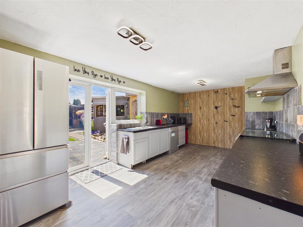 Property photo 3 of 17 Dining Kitchen