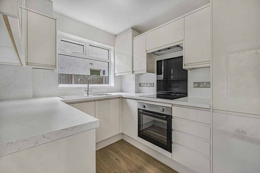 Property photo 2 of 18 Kitchen