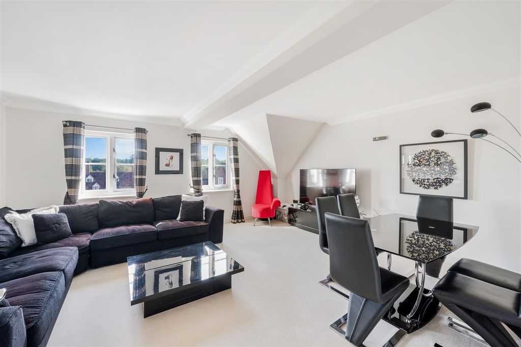 Property photo 2 of 21 Elizabeth House, 19 (8).Jpg