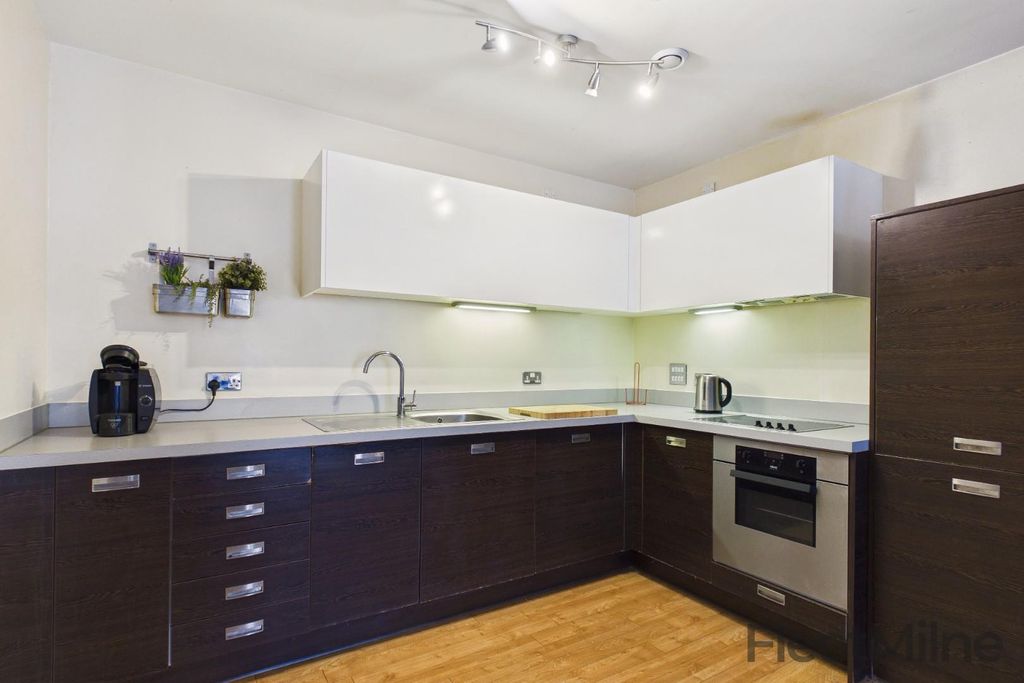 Property photo 3 of 12 Kitchen