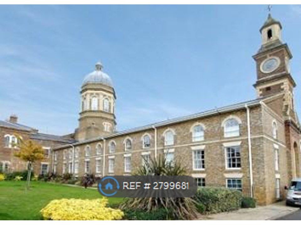 Property photo 1 of 32