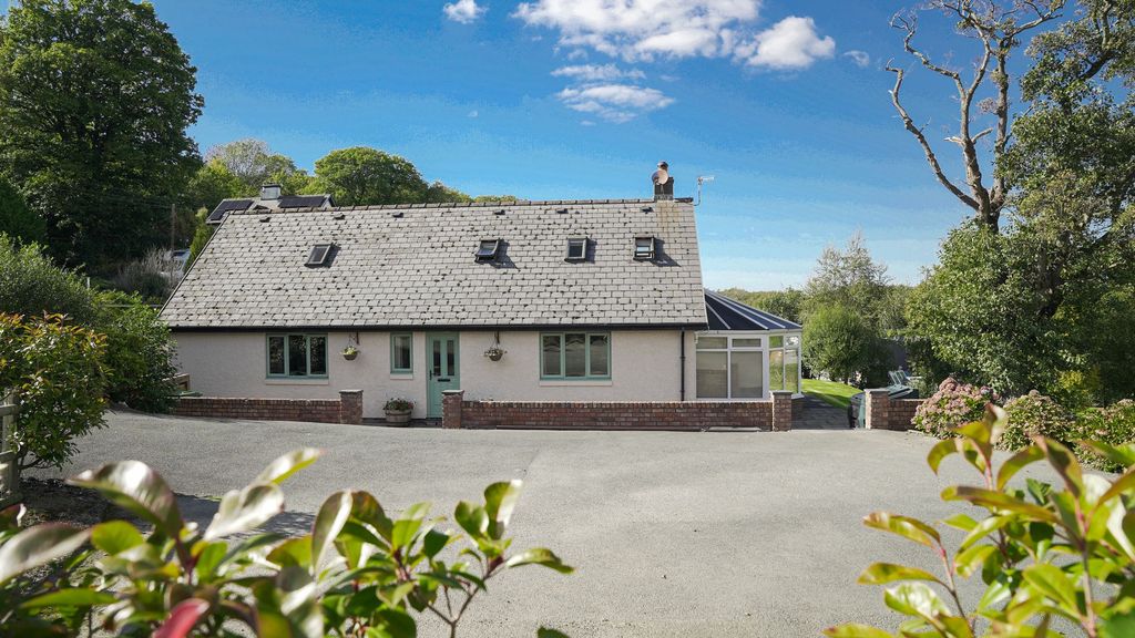 Property photo 1 of 85