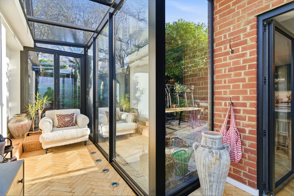 Property photo 2 of 30