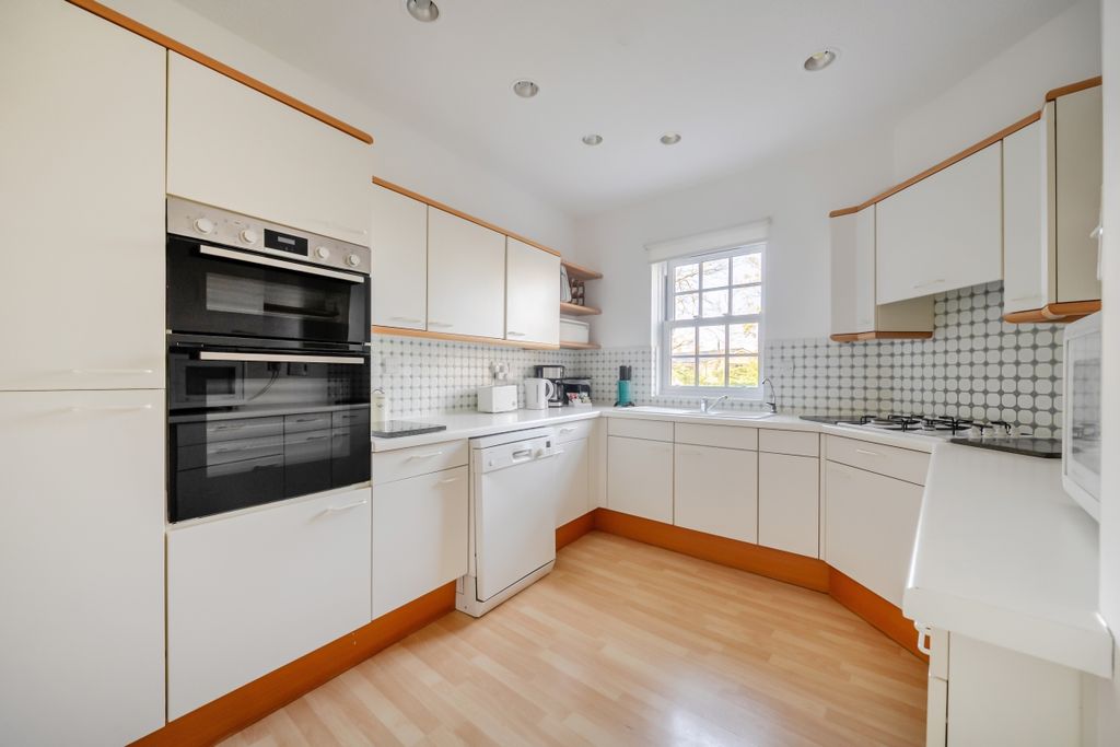 Property photo 3 of 26