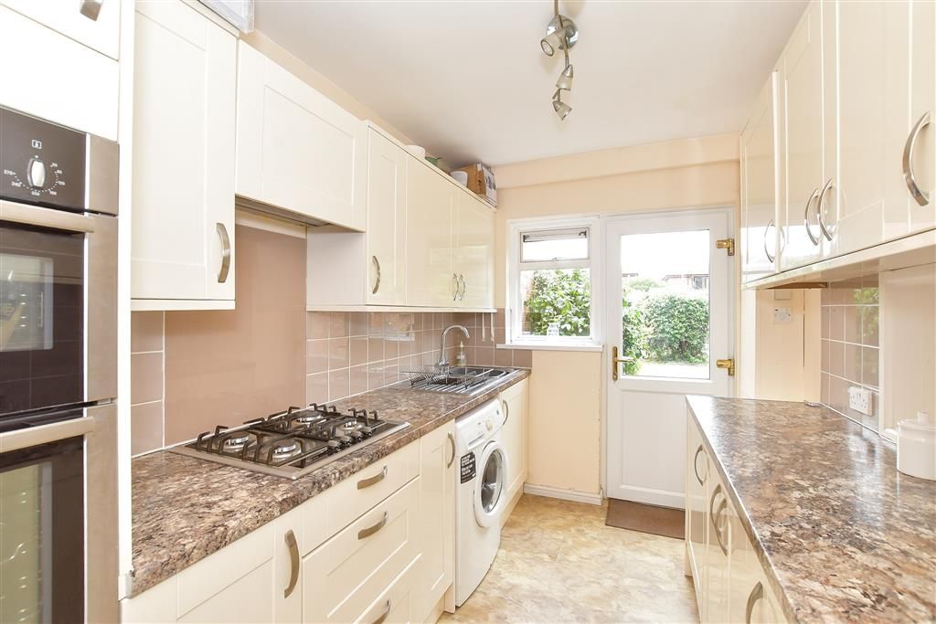 Property photo 3 of 14 Kitchen