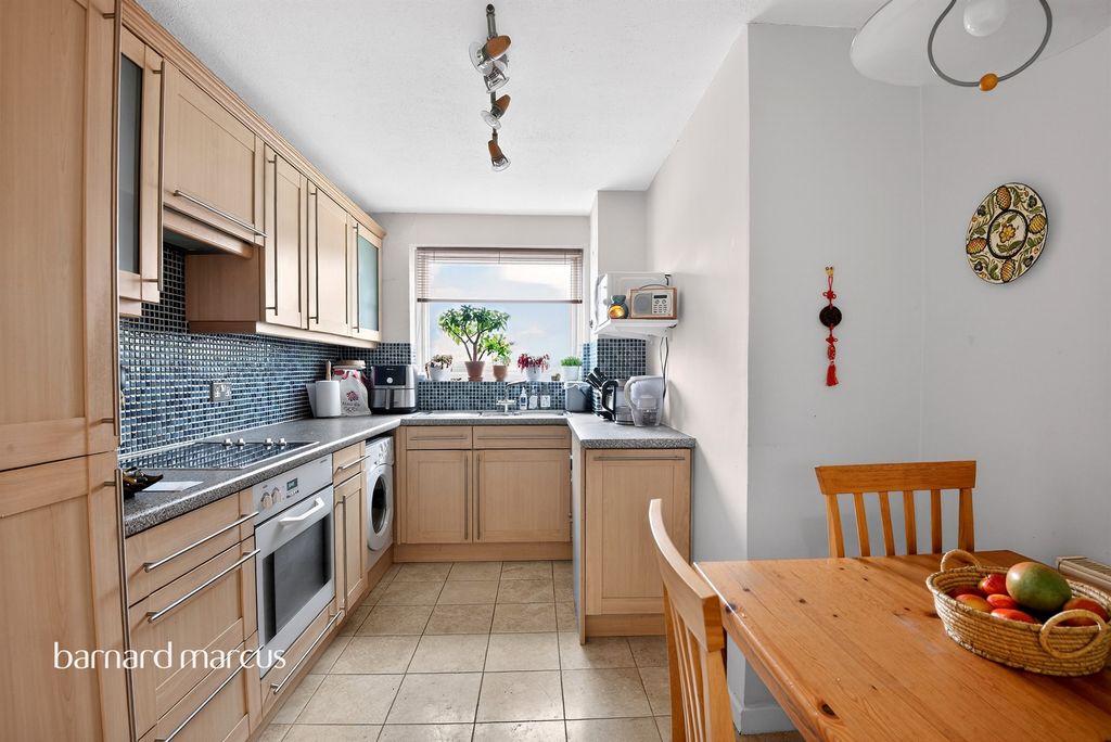 Property photo 3 of 12