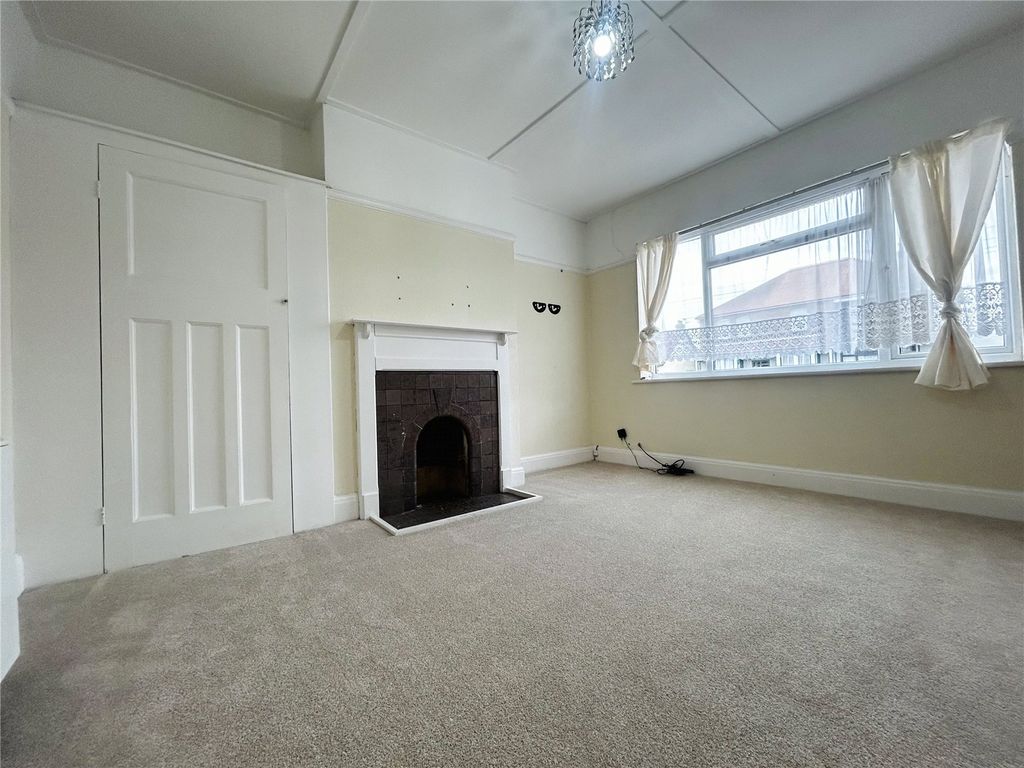 Property photo 3 of 10 Lounge