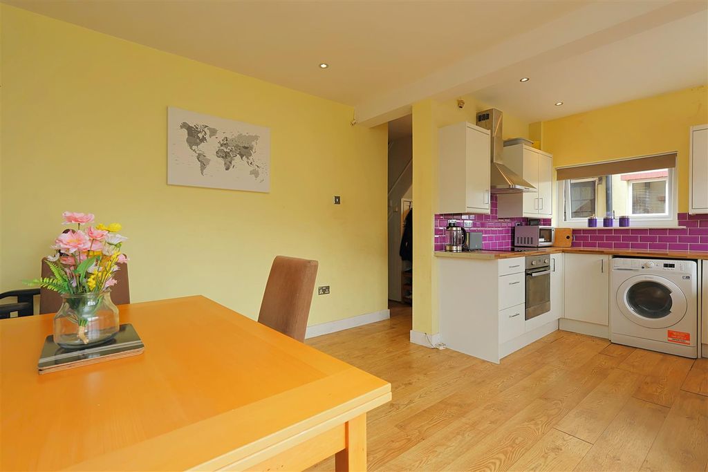 Property photo 3 of 20 Kitchen