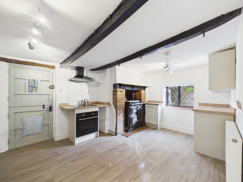 Property photo 3 of 15 Kitchen (2)