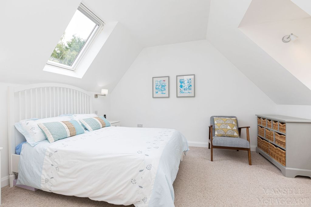 Additional image 22 of 4 bed detached house for saleMount Close, Crawley RH10
