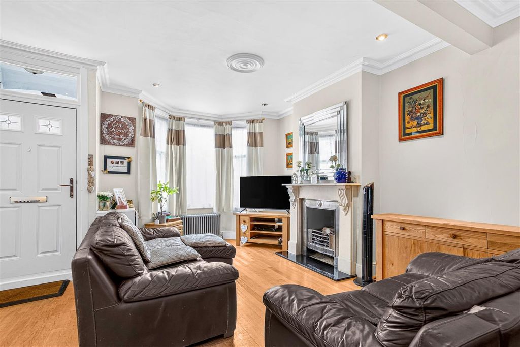 Property photo 2 of 8