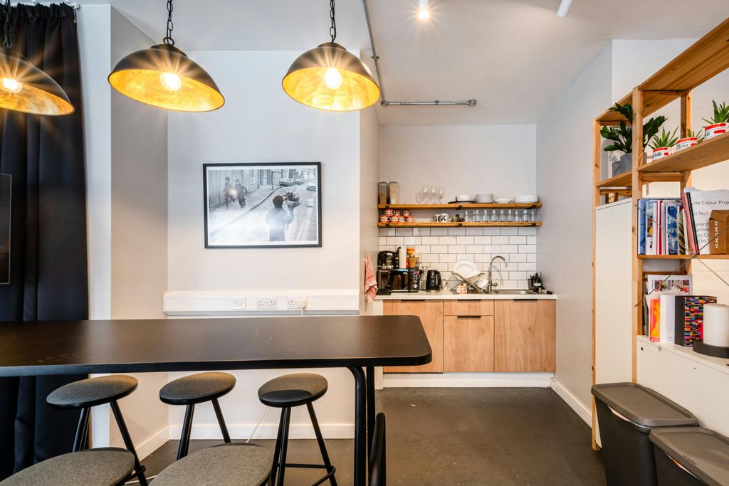 Property photo 3 of 11 Heneage St 47 Gf - Low Res 10.Jpg
