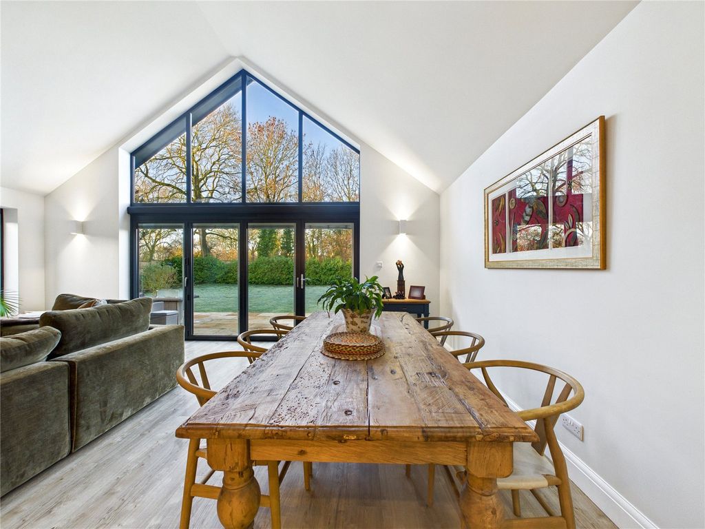 Property photo 3 of 22 Picture No. 06