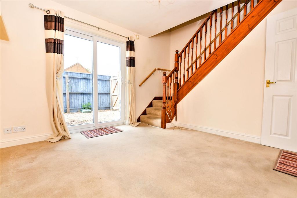 Property photo 2 of 10 Lounge