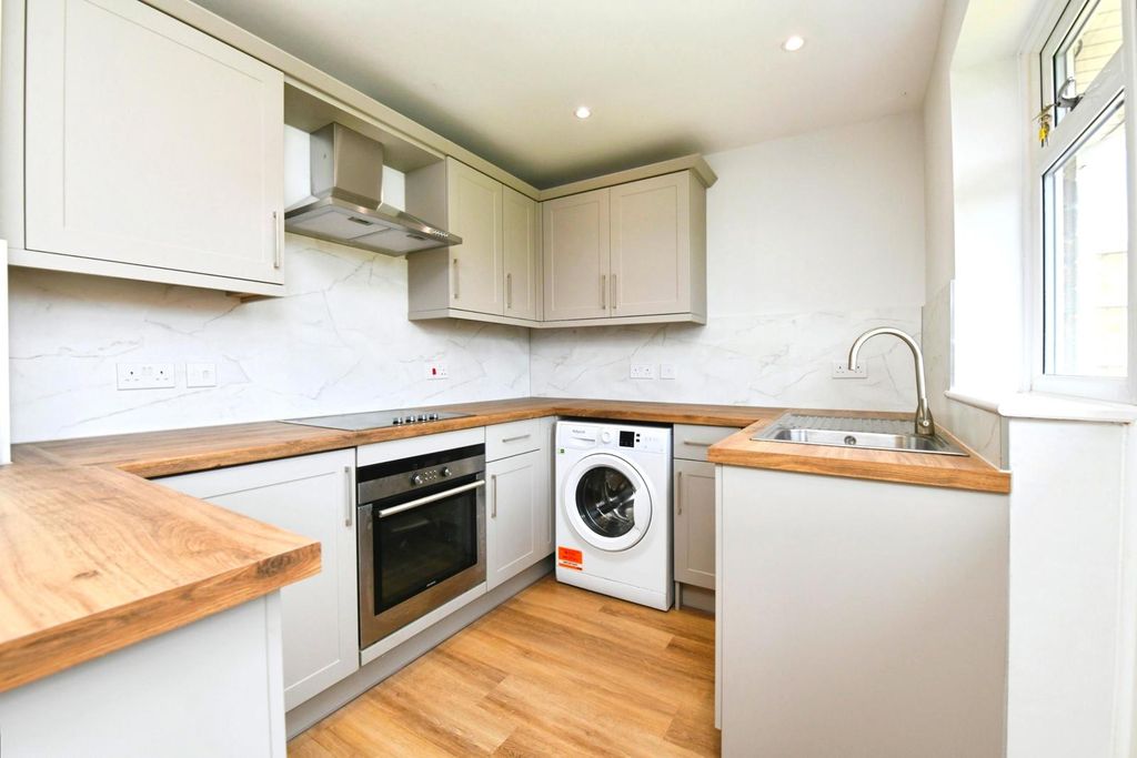 Property photo 3 of 18 Pbox-Img.Jpg