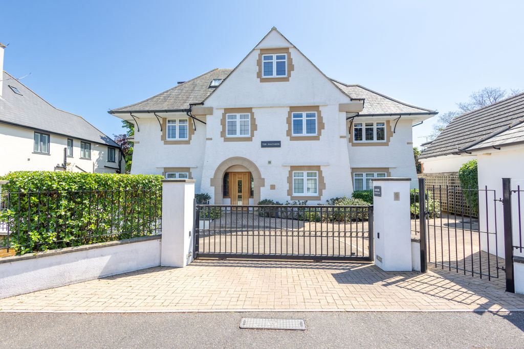 Property photo 1 of 16 R6M_7309