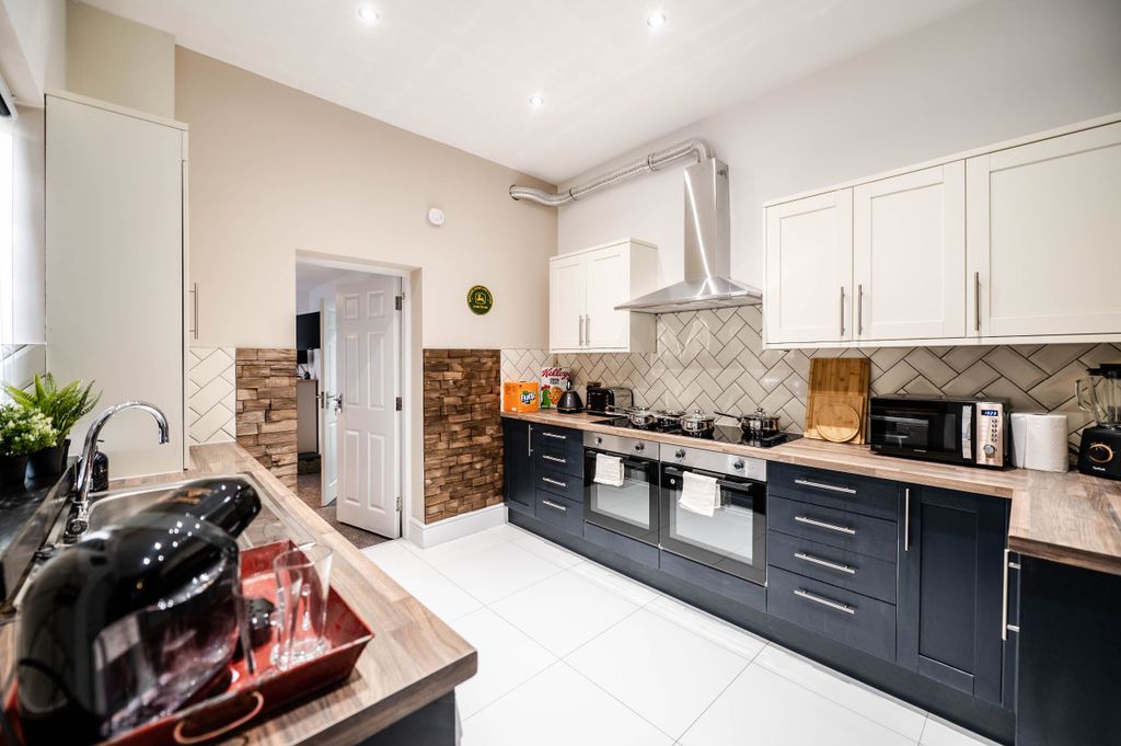 Property photo 3 of 36