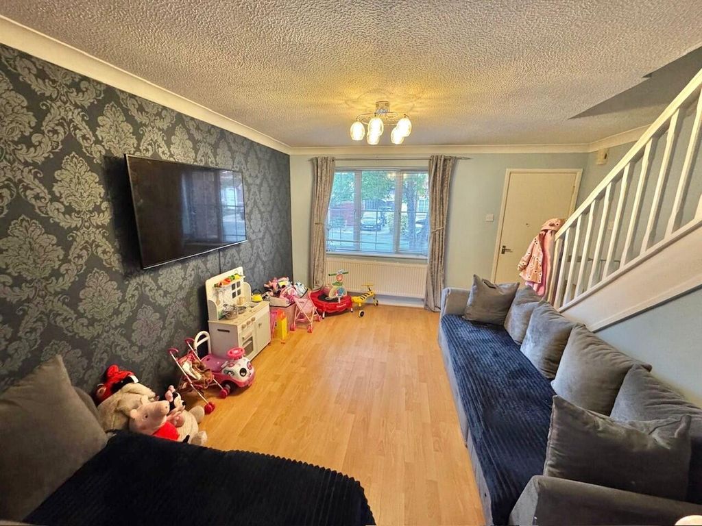 Property photo 2 of 10 Living Room