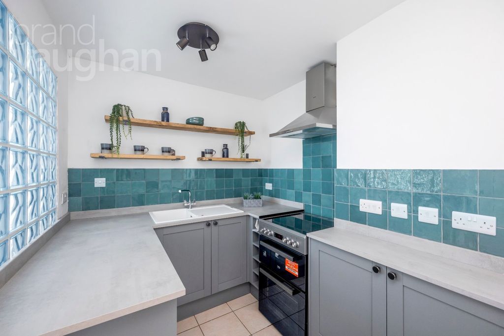 Property photo 2 of 15 Kitchen