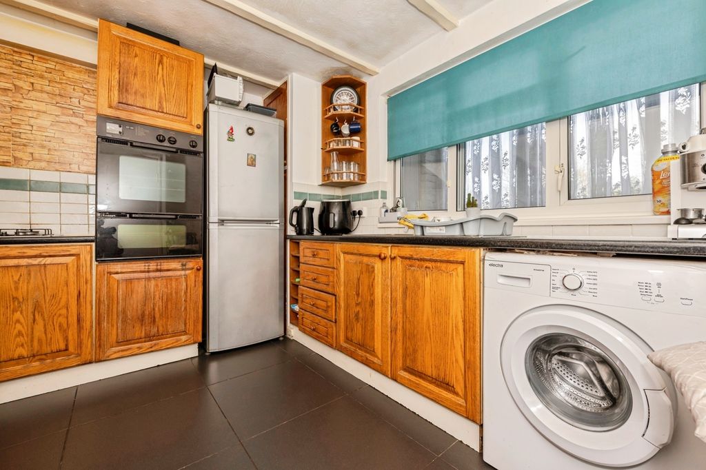 Property photo 2 of 19 Kitchen