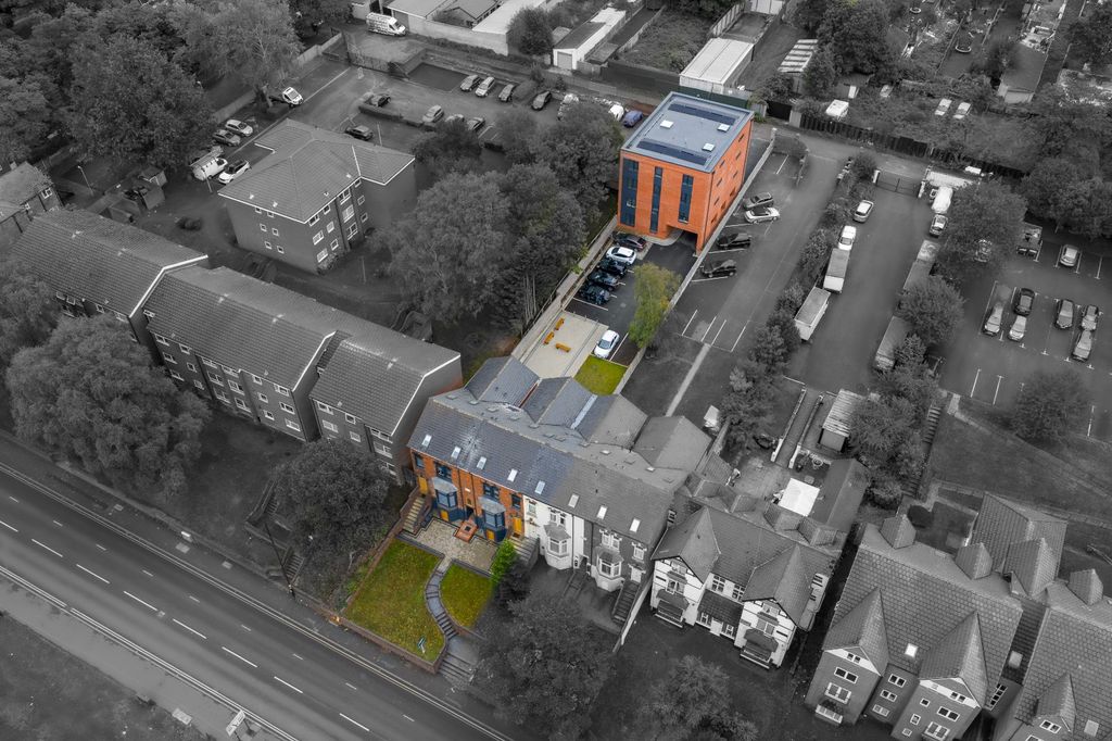 Property photo 2 of 23 Picture No. 12