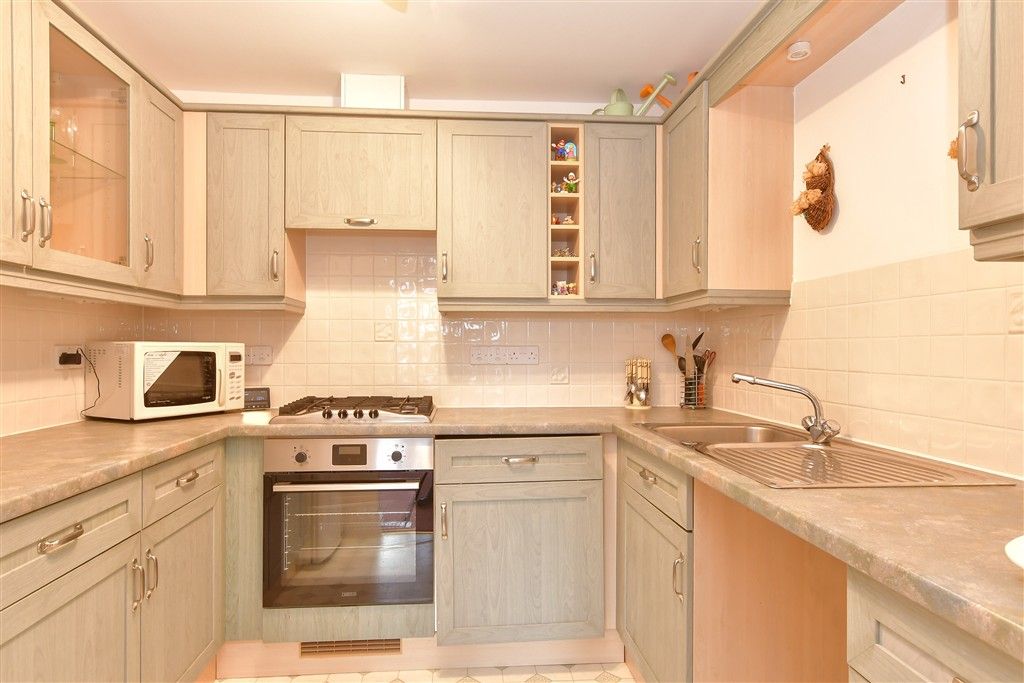 Property photo 2 of 7 Kitchen