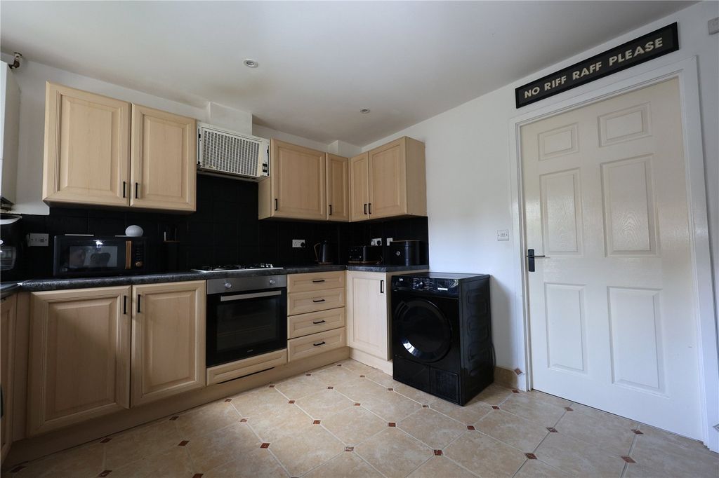 Property photo 3 of 15 Picture No. 12