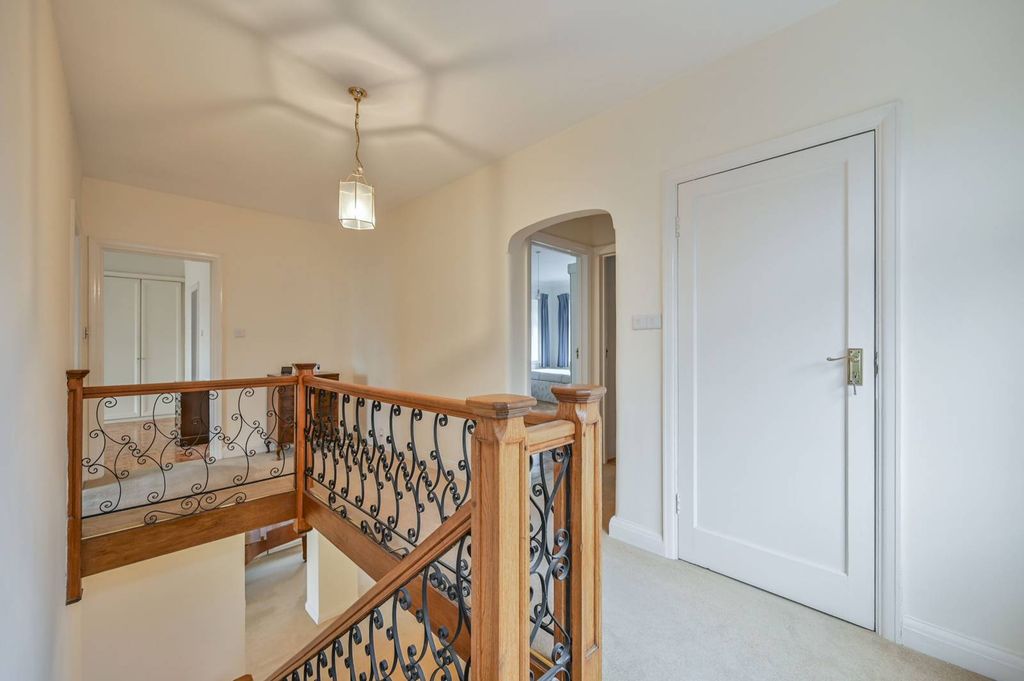 Property photo 1 of 27