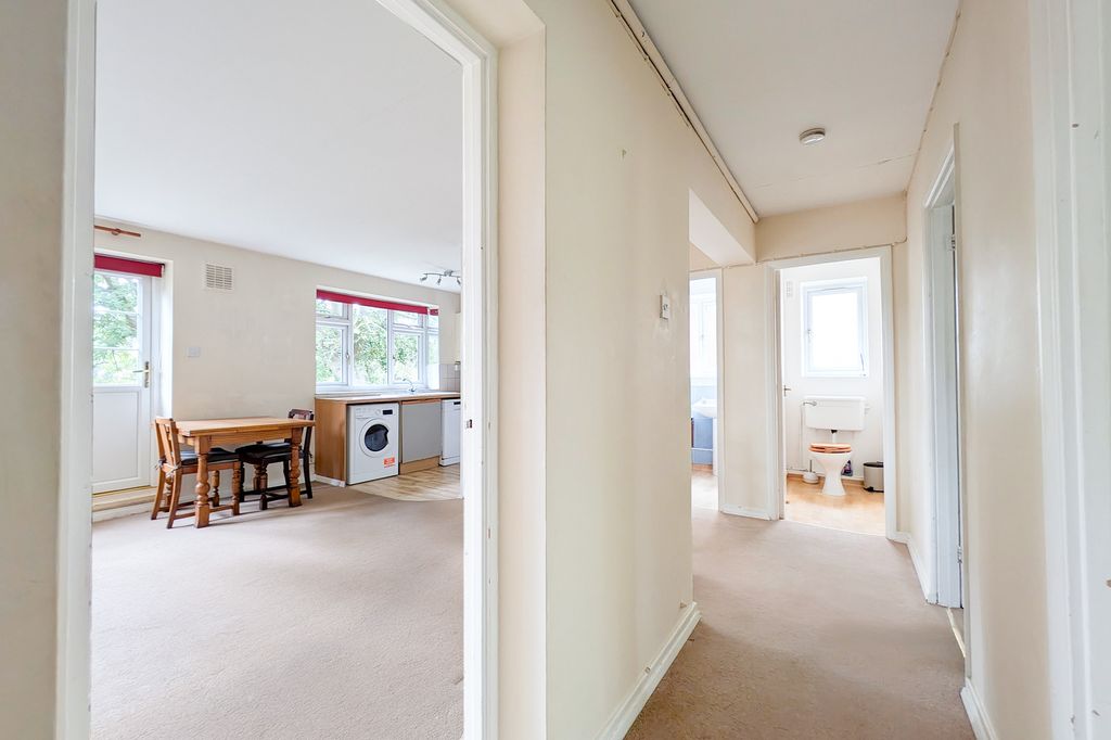 Property photo 3 of 11 Photo