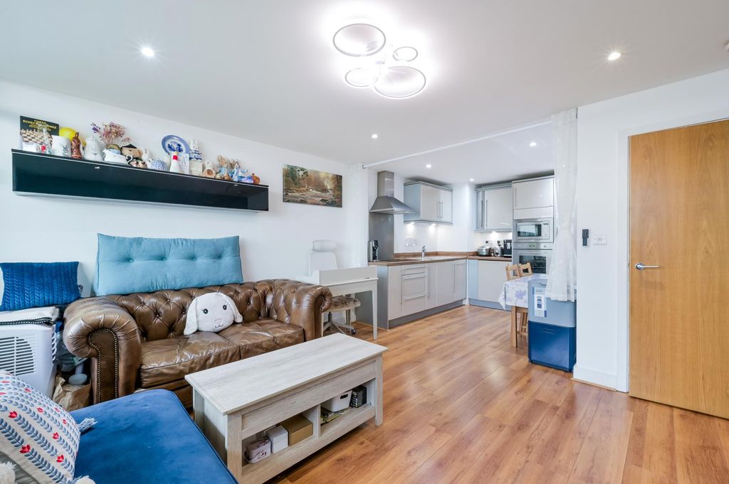 Property photo 3 of 9