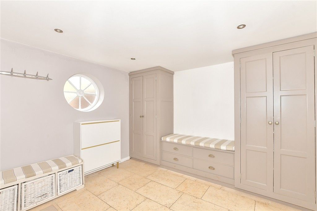 Property photo 2 of 19 Entrance Hall