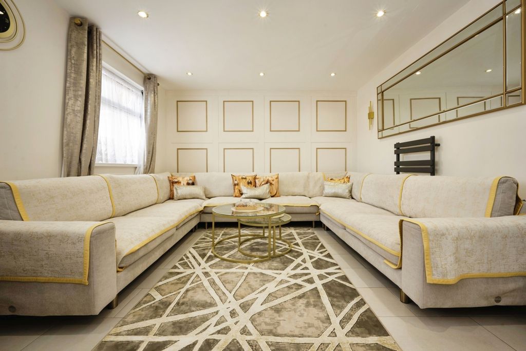 Property photo 2 of 10 Pbox-Img.Jpg