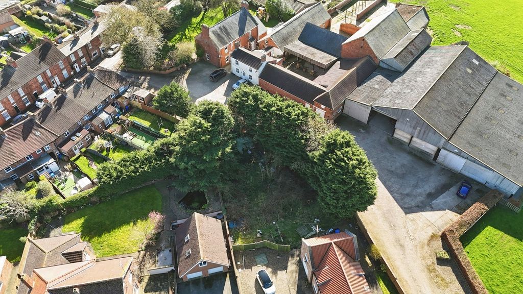 Property photo 2 of 4 4931203