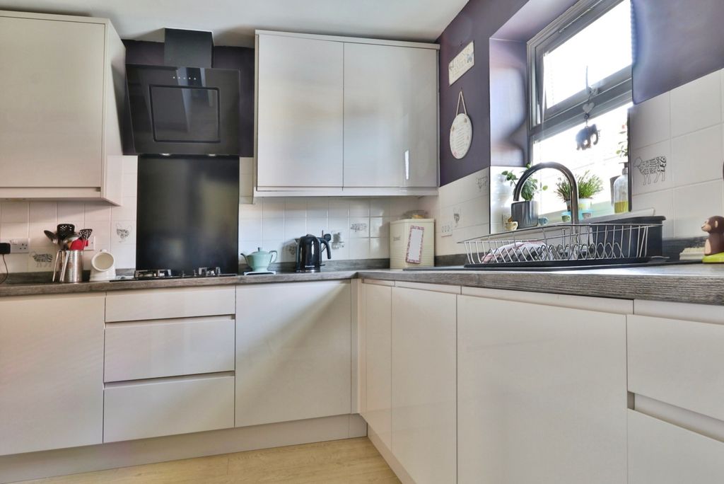 Property photo 2 of 21 4180953
