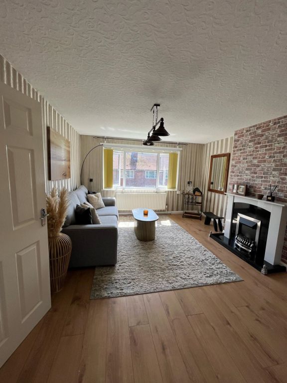 Property photo 2 of 14 d50B53dc-Af65-4c6A-B6E6-3A06179Bd5c6