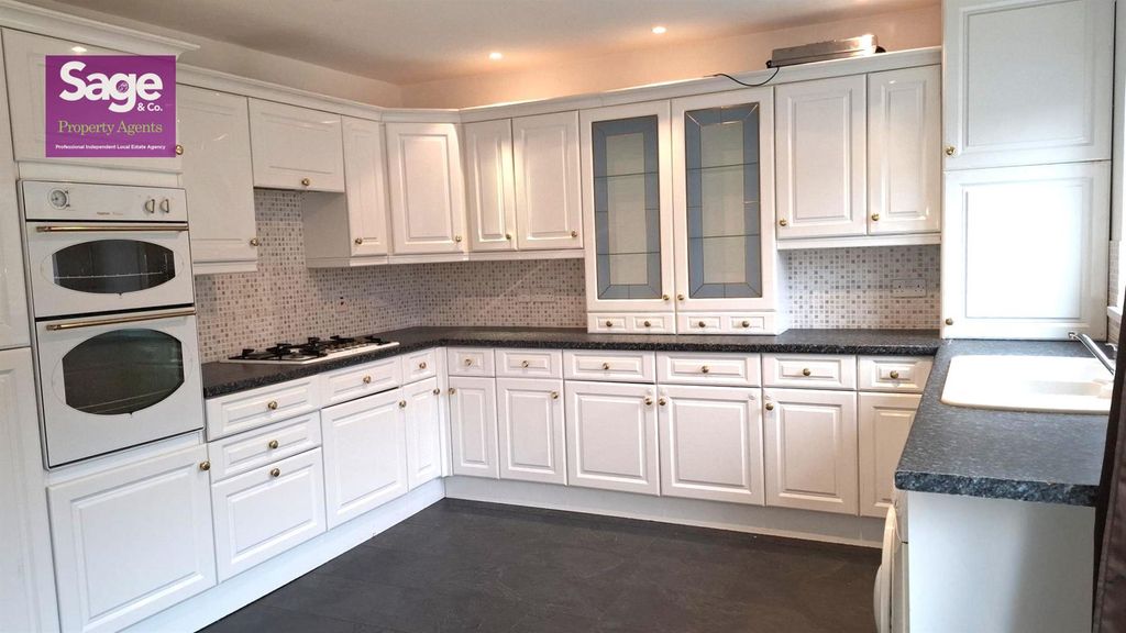 Property photo 3 of 27