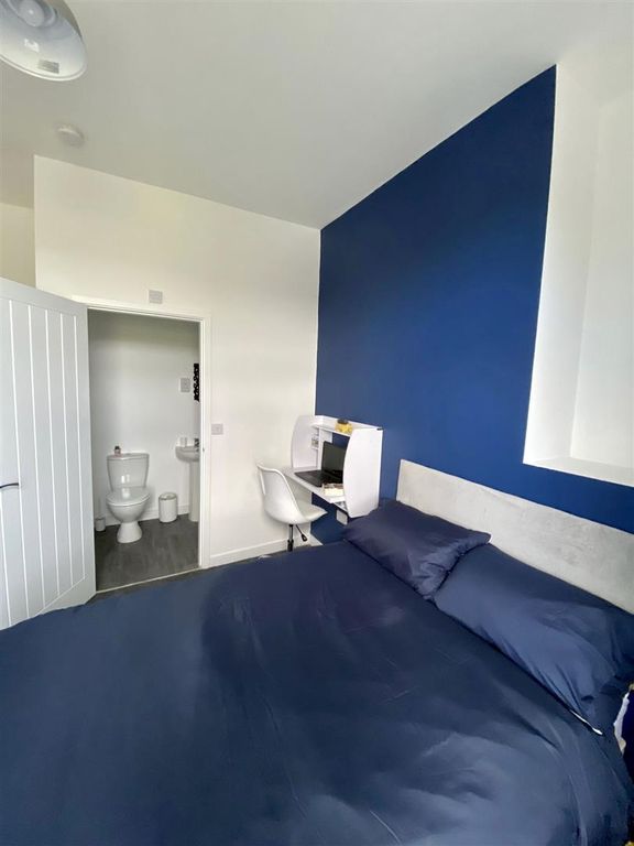 Property photo 1 of 12 Bedroom 5