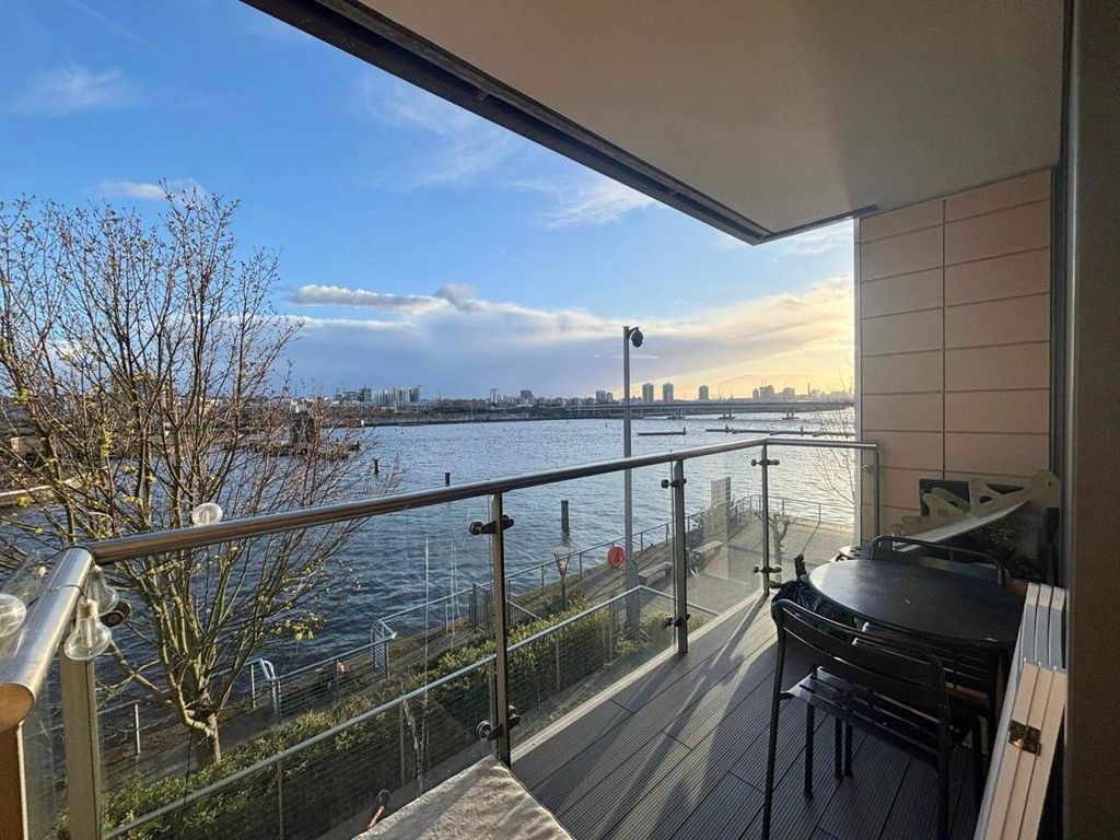 Property photo 2 of 8 Balcony