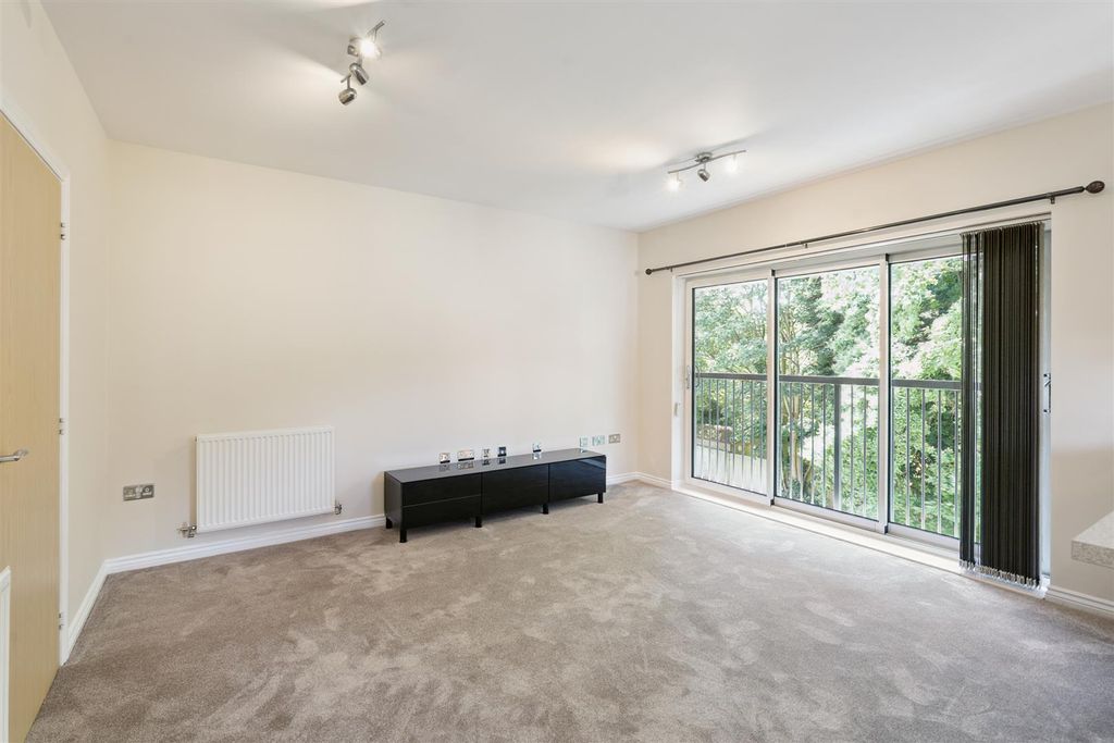 Property photo 3 of 12 Apartment 26 Kensington Court,, 5C Highfield Road